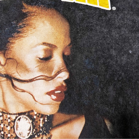 Aaliyah Acid Wash Profile Graphic Short Sleeve T-Shirt in Black Women’s Sz S - Picture 6 of 6